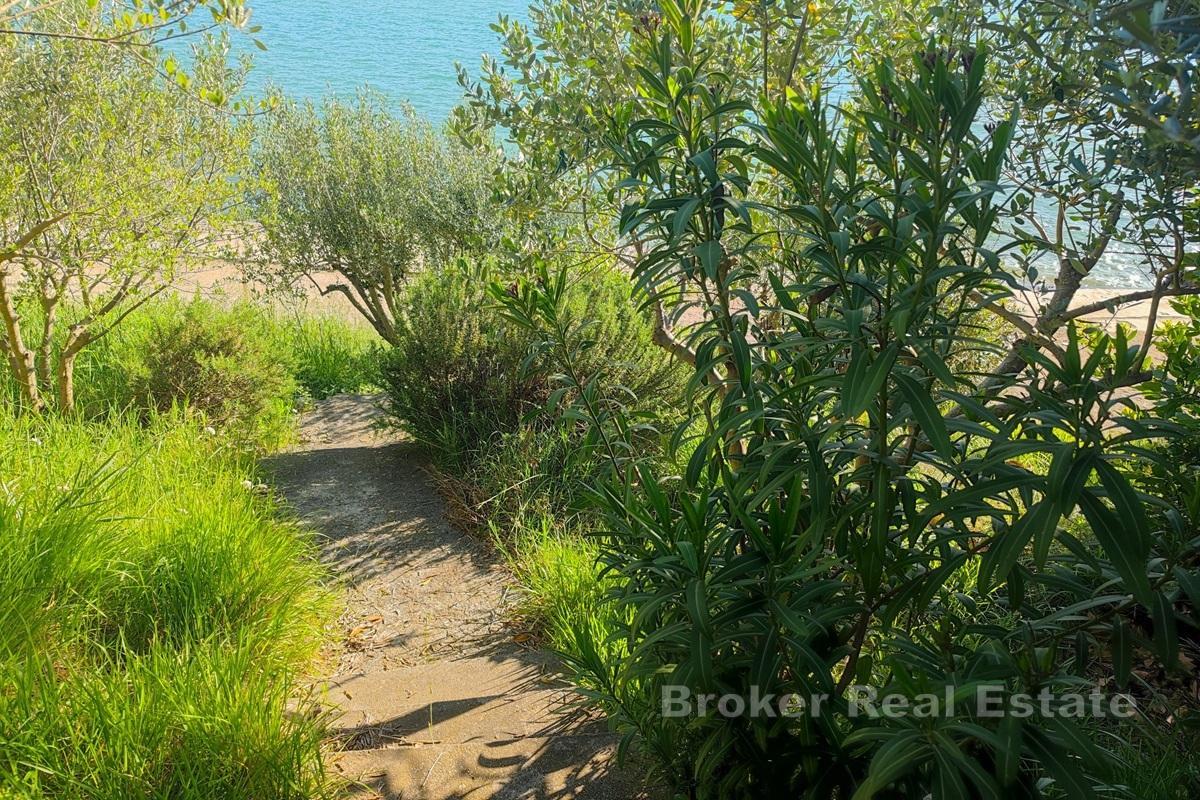 Terreno con accesso diretto alla spiaggia