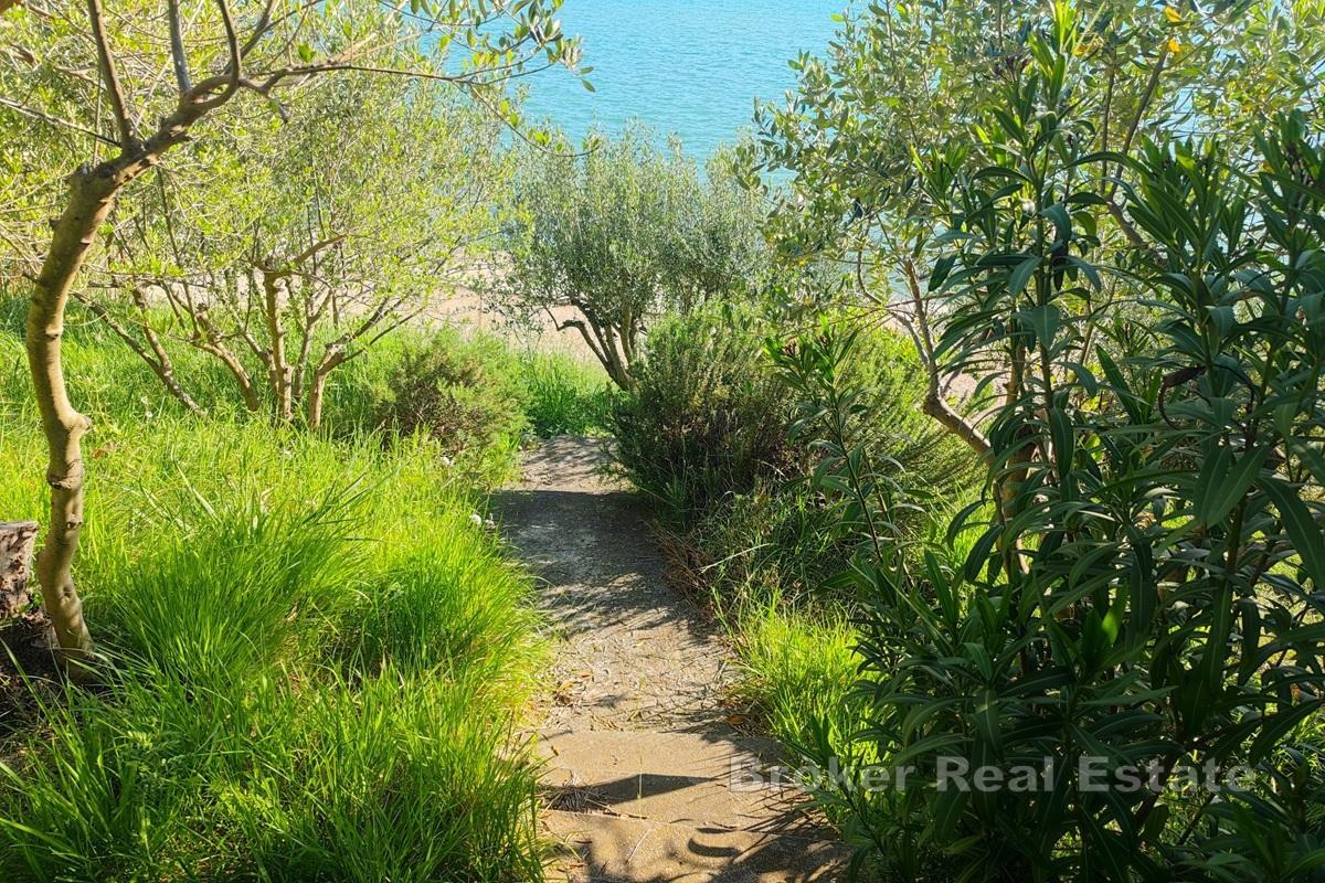 Terreno con accesso diretto alla spiaggia