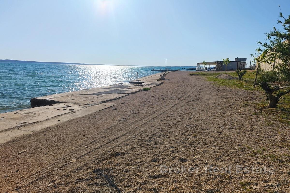 Terreno con accesso diretto alla spiaggia