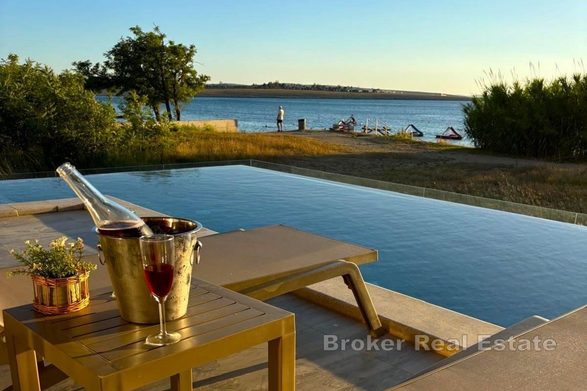 Moderní apartmán v první řadě u moře