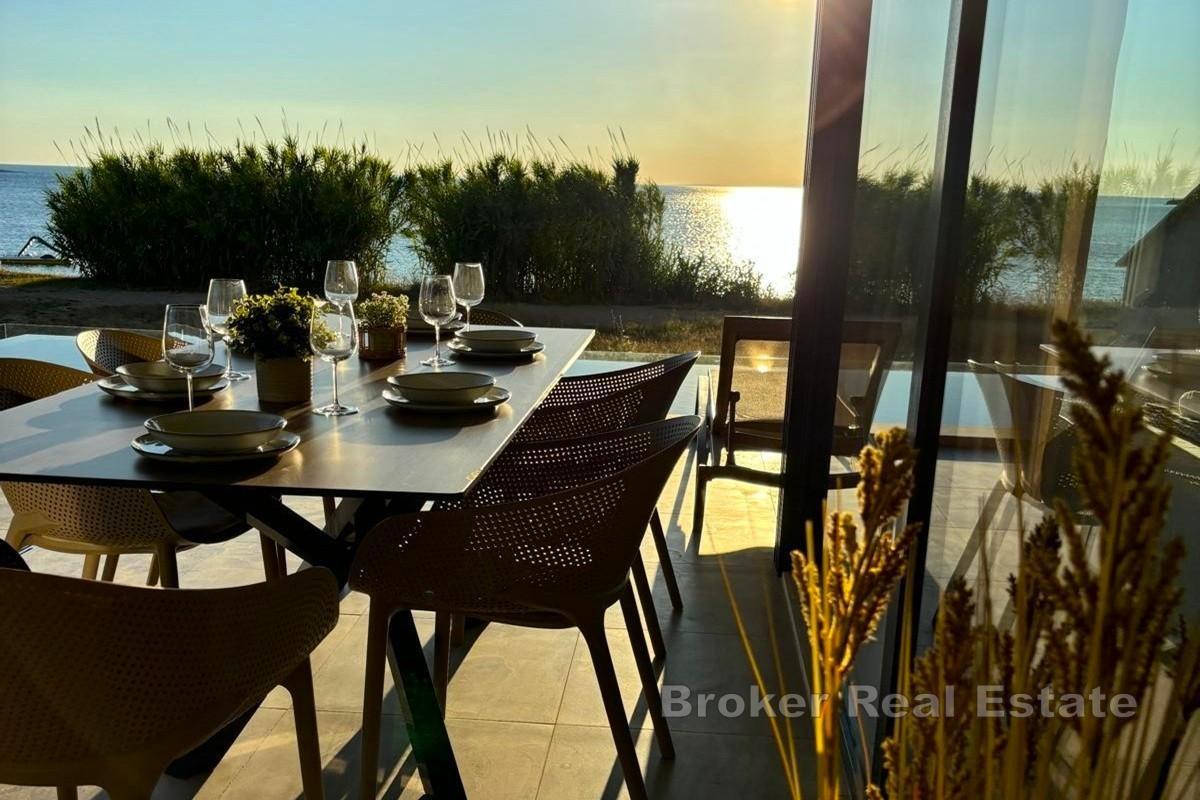 Moderní apartmán v první řadě u moře