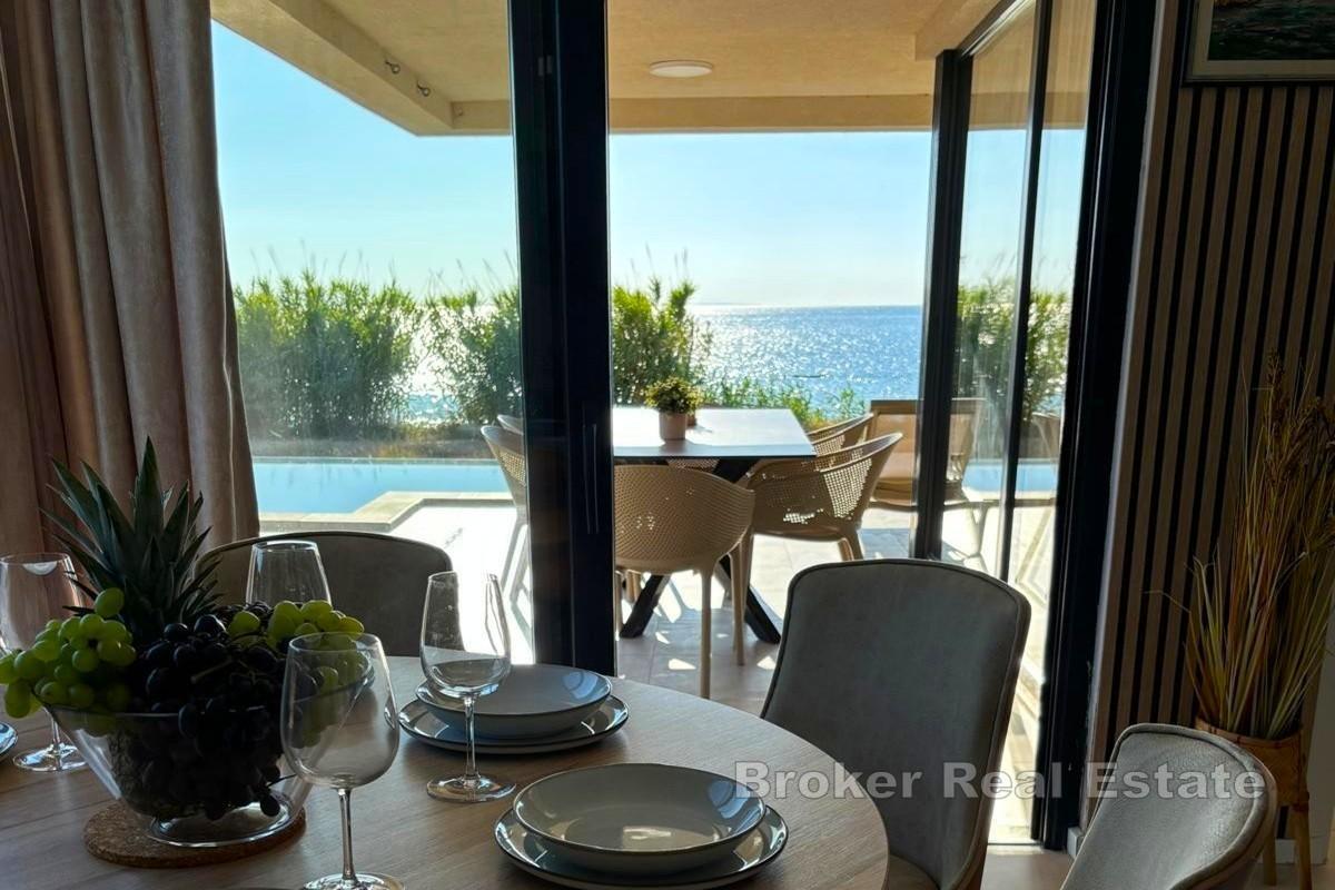 Moderní apartmán v první řadě u moře