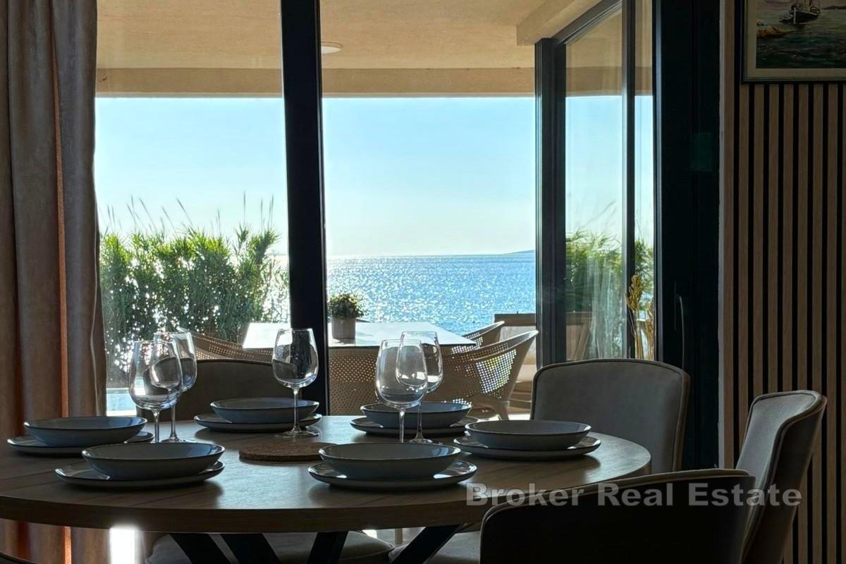 Moderní apartmán v první řadě u moře