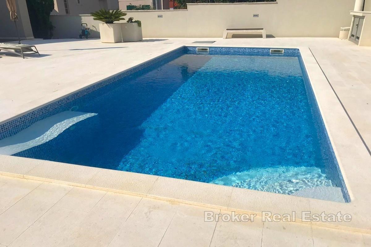 Vila s bazénom