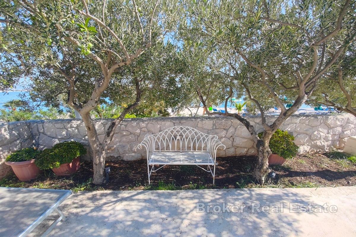 Vila s bazénom, prvý rad k moru