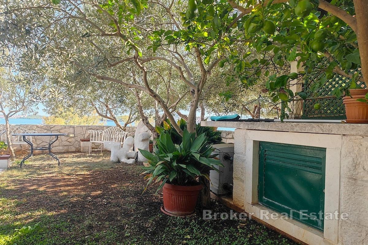 Villa con piscina, prima fila al mare