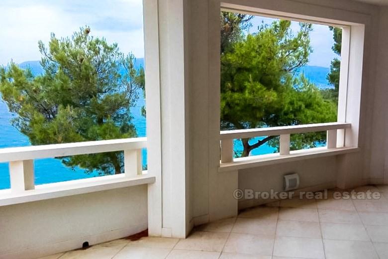 ön Brac, nybyggd villa vid havet
