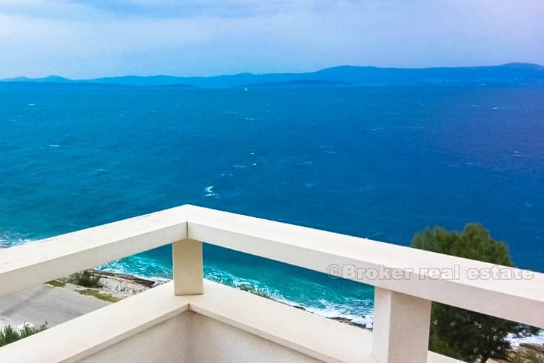 ön Brac, nybyggd villa vid havet