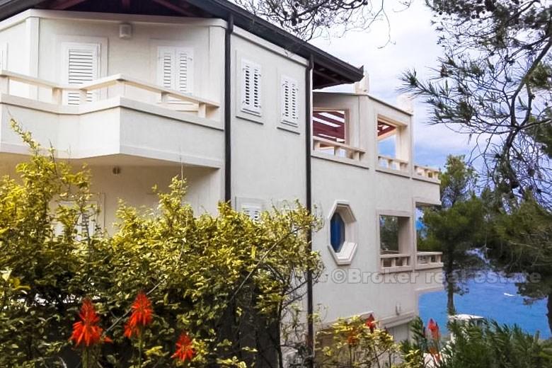 ön Brac, nybyggd villa vid havet
