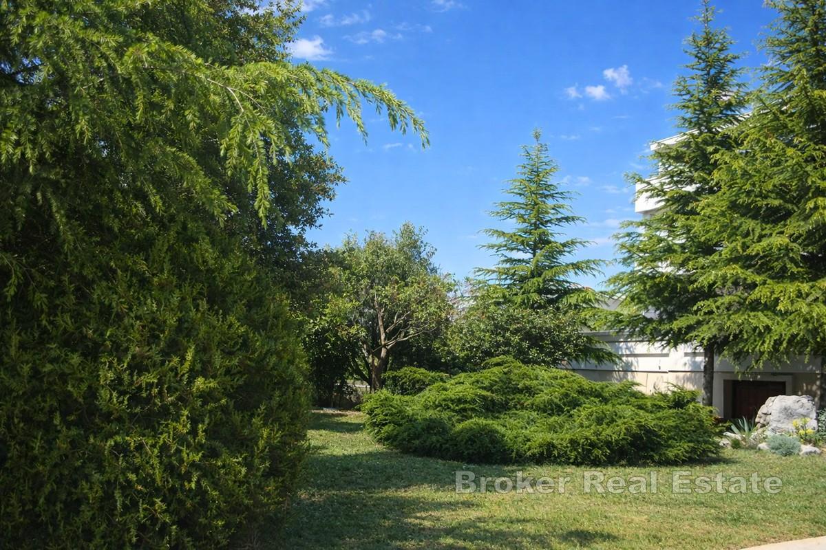 Apartamentowiec w pierwszym rzędzie od morza