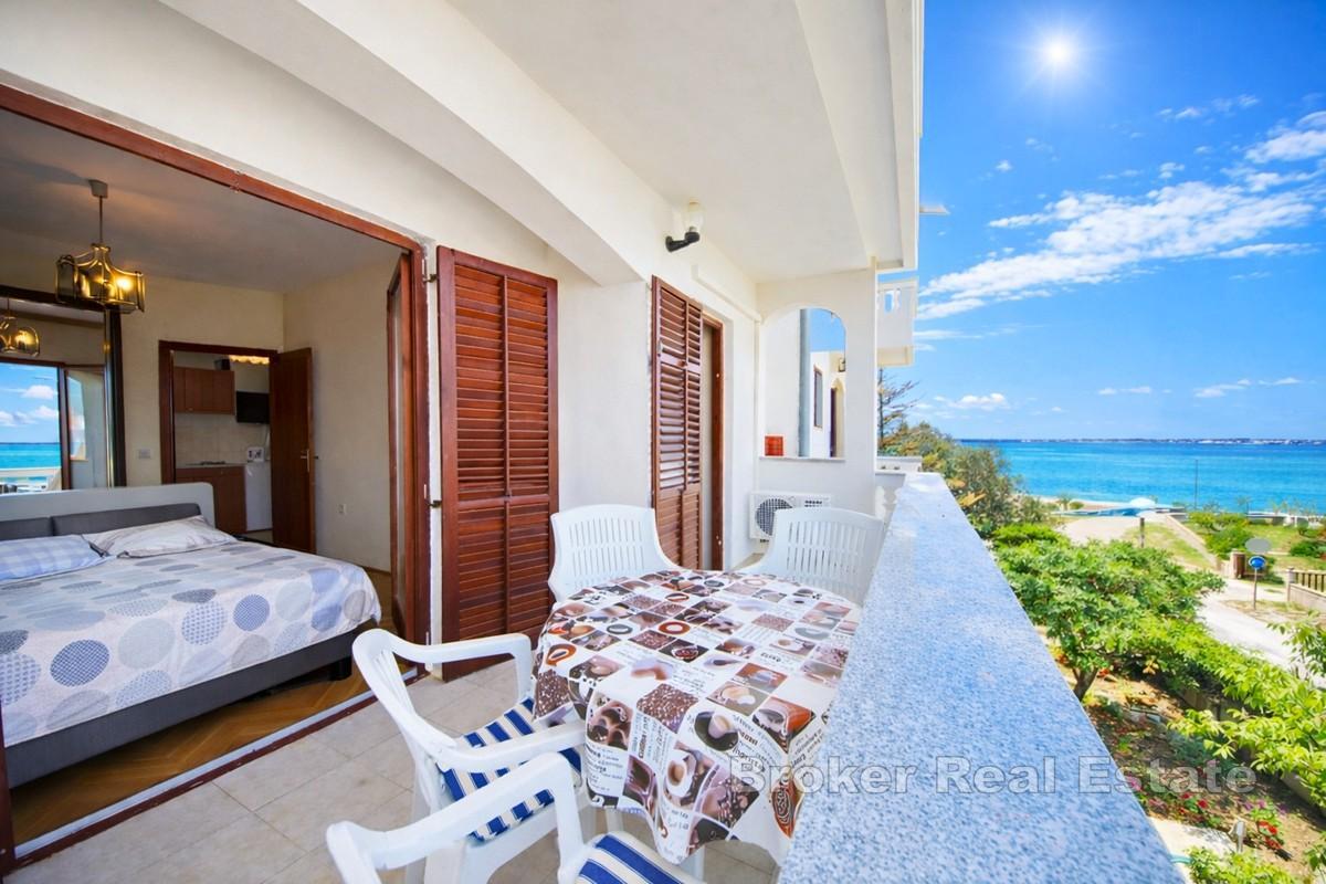 Immeuble d'appartements en première ligne de mer