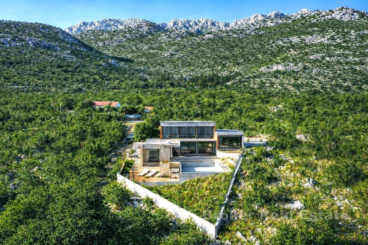Villa dans un cadre exceptionnel avec vue sur mer et montagne