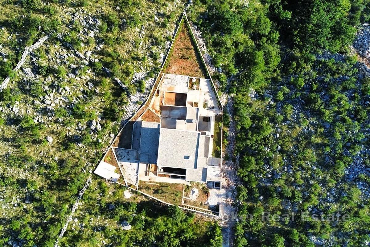 Vila na jedinečném místě s výhledem na moře a hory
