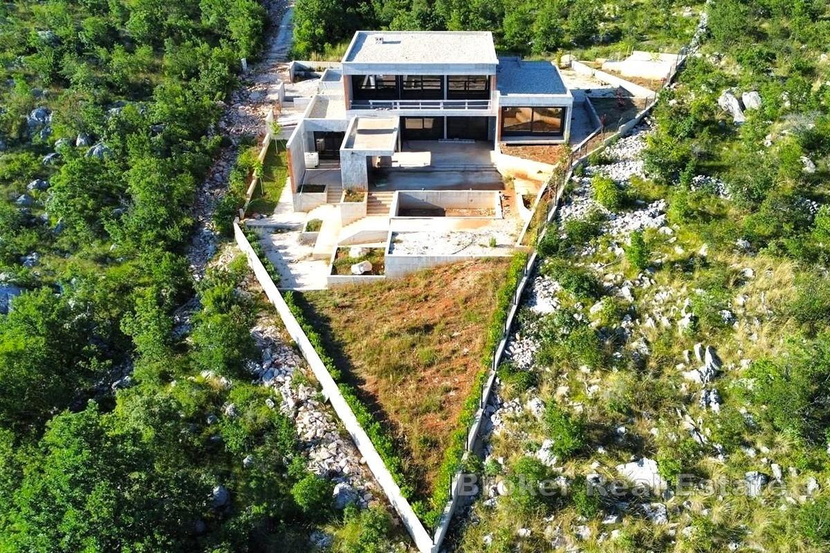 Vila na jedinečném místě s výhledem na moře a hory