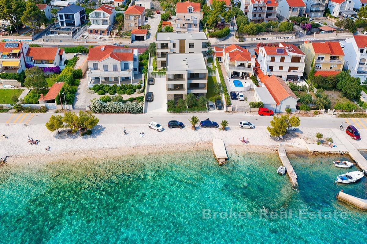 Appartements neufs de deux chambres en première ligne de mer