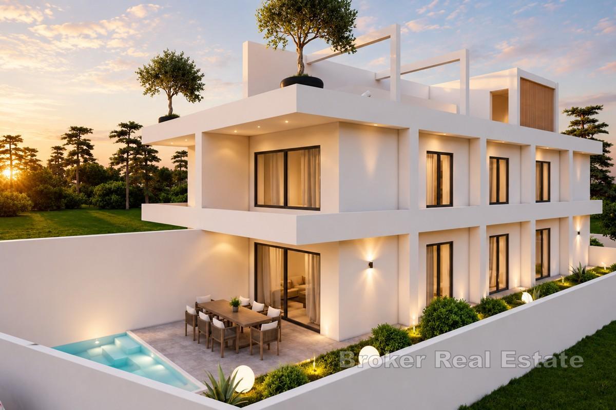 Appartamento fronte mare con giardino e piscina