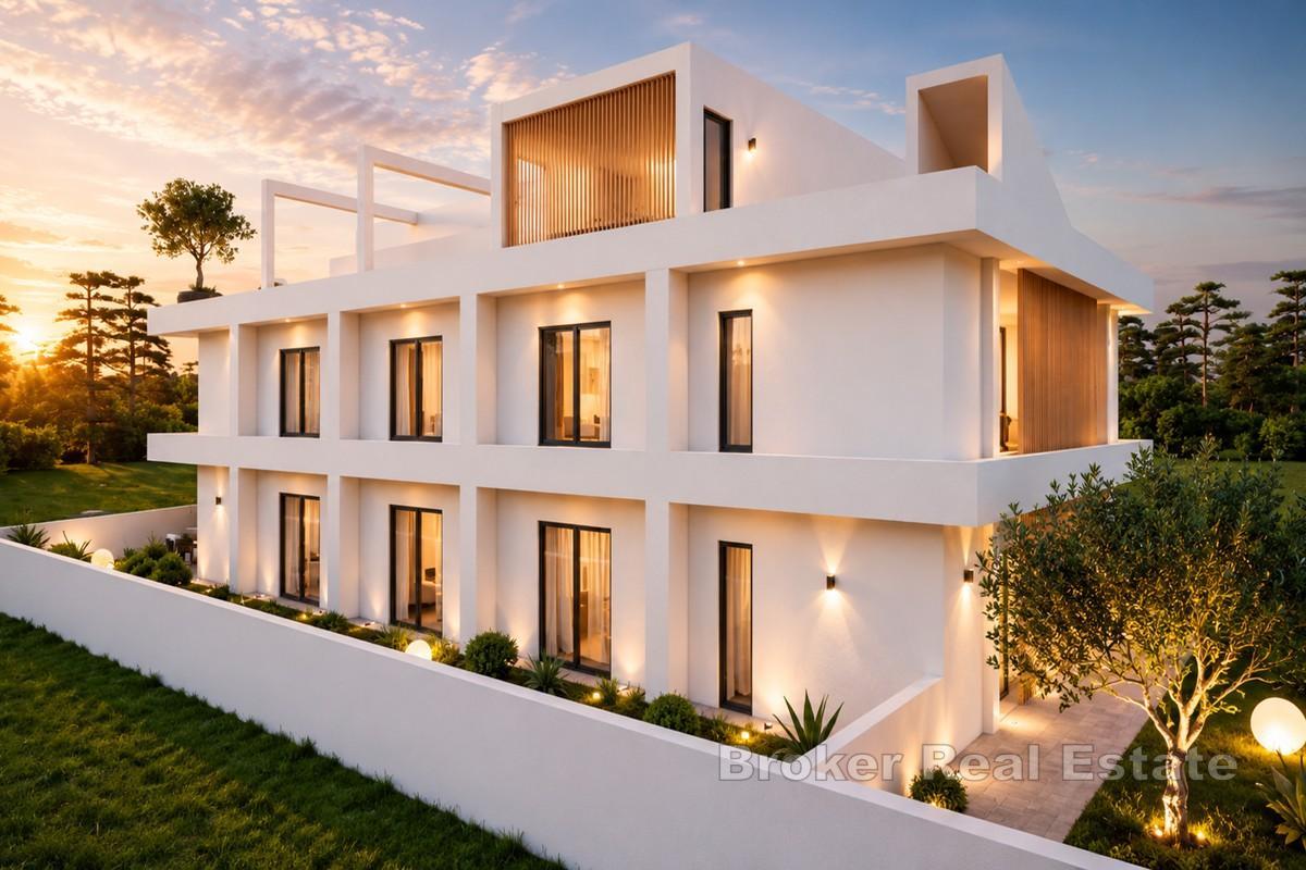 Appartamento fronte mare con giardino e piscina