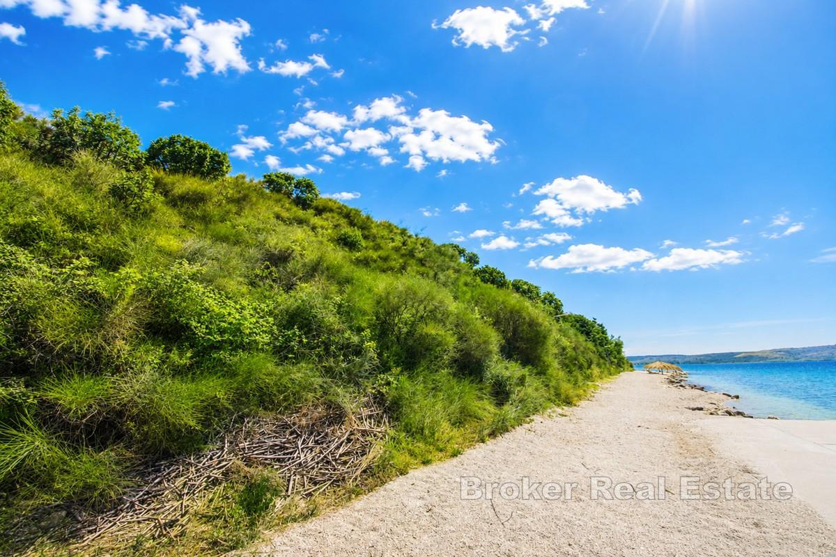 Terrain constructible en bord de mer et plage