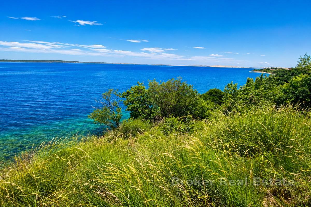 Terrain constructible en bord de mer et plage