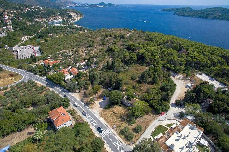 Blízko Dubrovníka, stavebný pozemok s ruinom