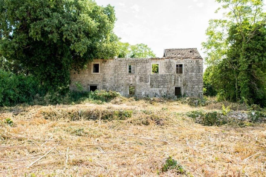 Nedaleko Dubrovníku, stavební pozemek se zříceninou