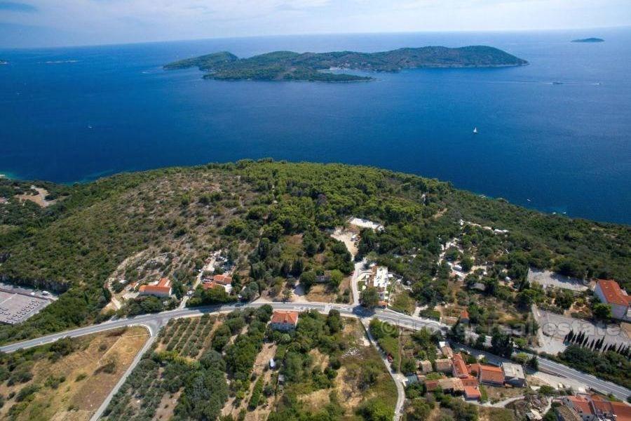 Nedaleko Dubrovníku, stavební pozemek se zříceninou