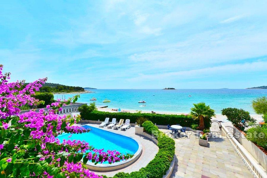 Rogoznica, willa w pierwszym rzędzie do morza