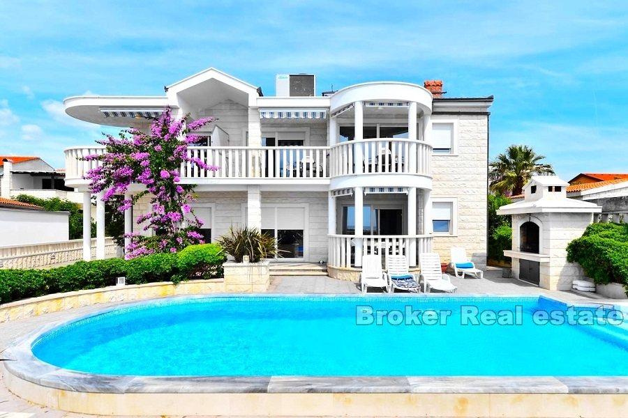 Rogoznica, willa w pierwszym rzędzie do morza