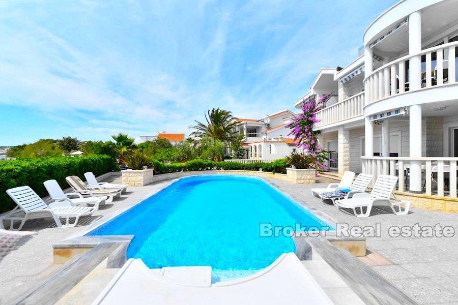 Rogoznica, willa w pierwszym rzędzie do morza