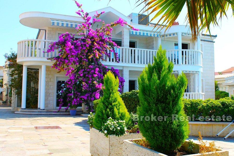 Rogoznica, willa w pierwszym rzędzie do morza