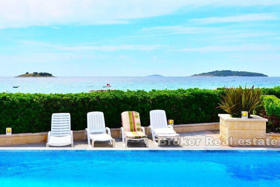 Rogoznica, willa w pierwszym rzędzie do morza