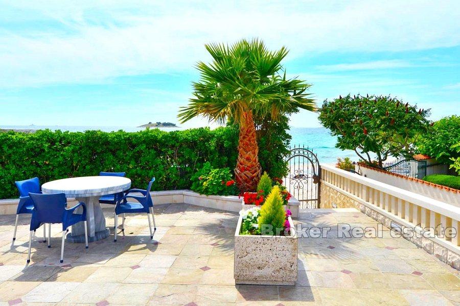 Rogoznica, willa w pierwszym rzędzie do morza