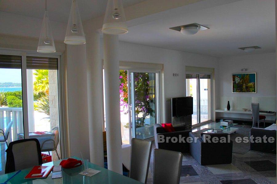 Rogoznica, willa w pierwszym rzędzie do morza