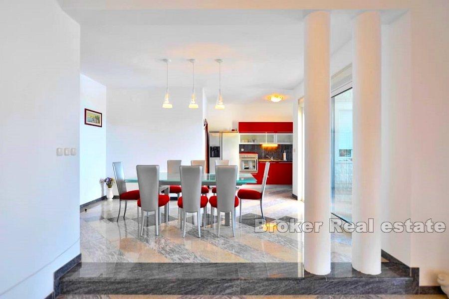 Rogoznica, willa w pierwszym rzędzie do morza