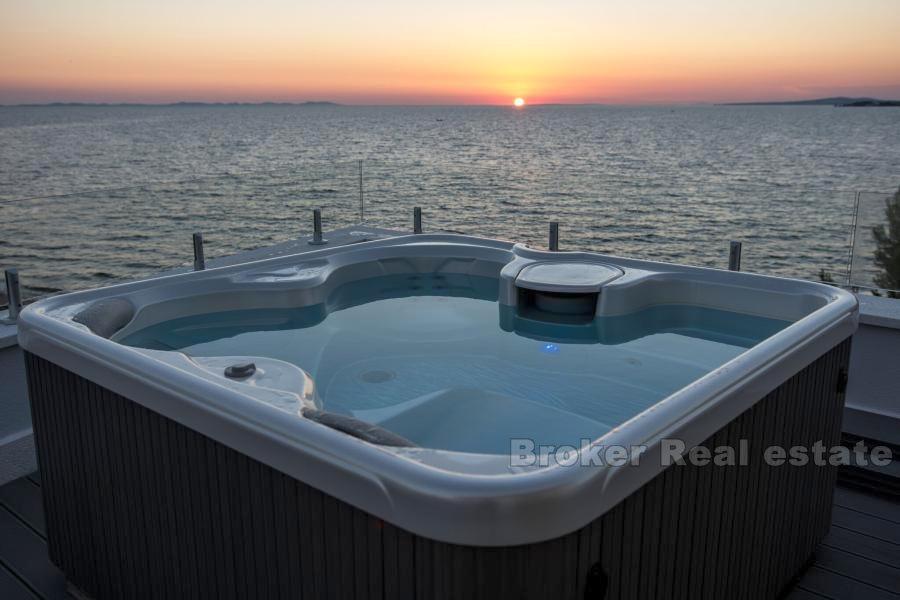 Zadar, willa z basenem, nad morzem