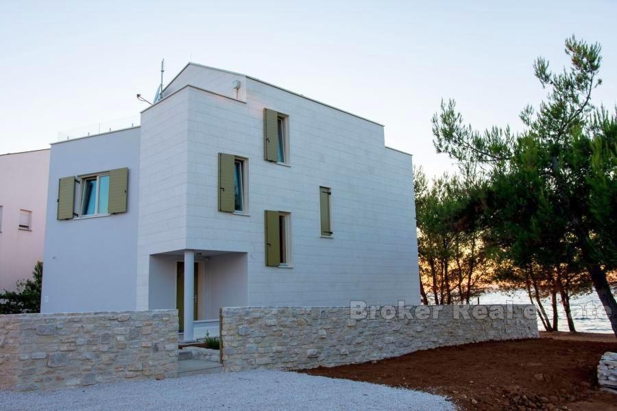 Zadar, willa z basenem, nad morzem