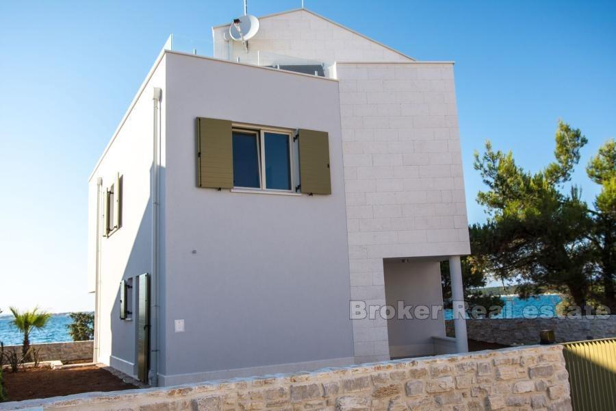 Zadar, willa z basenem, nad morzem