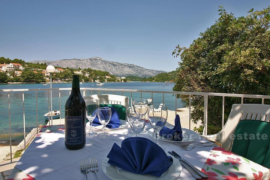 Île de Korcula, maison au bord de la mer
