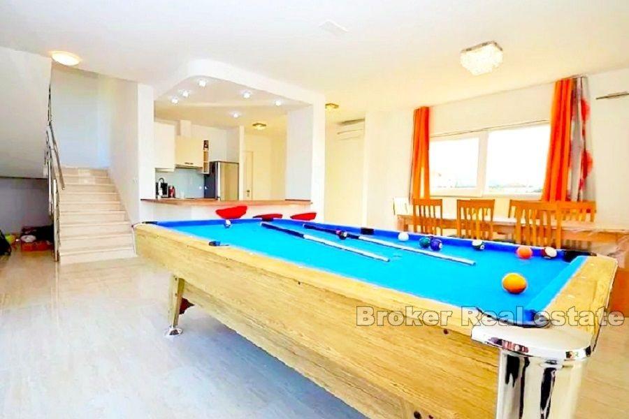 W pobliżu Trogiru, nowoczesna nowa willa