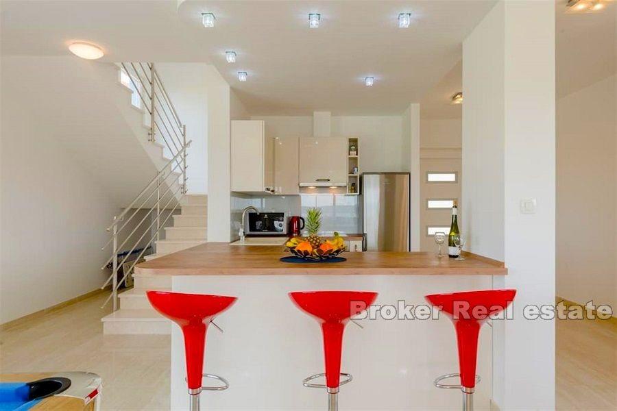 W pobliżu Trogiru, nowoczesna nowa willa