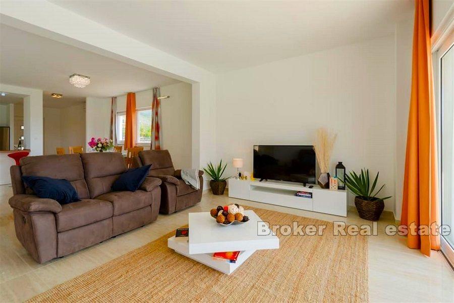 W pobliżu Trogiru, nowoczesna nowa willa