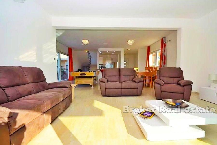 W pobliżu Trogiru, nowoczesna nowa willa