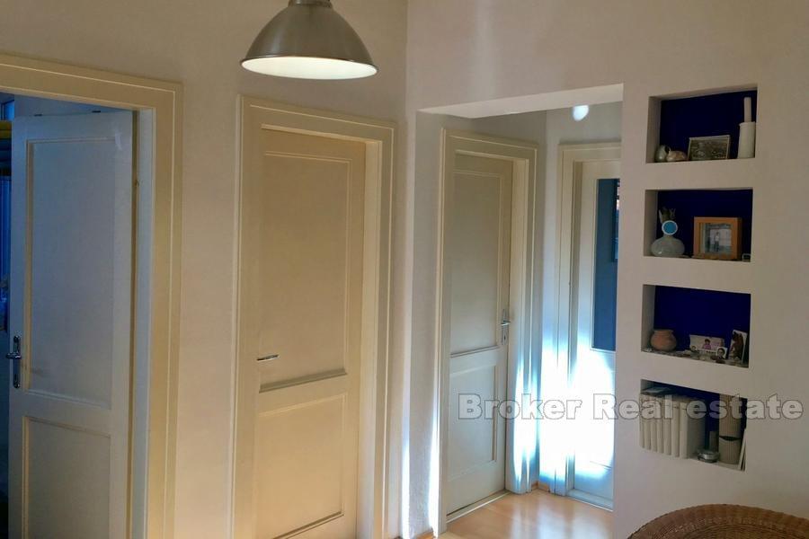 Split, Manus, odnowiony apartament z trzema sypialniami
