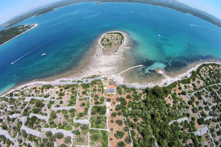Insel Murter, alleinstehendes Haus in erster Reihe zum Meer