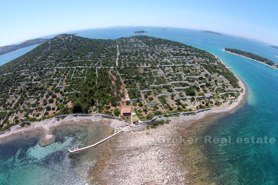 Insel Murter, alleinstehendes Haus in erster Reihe zum Meer