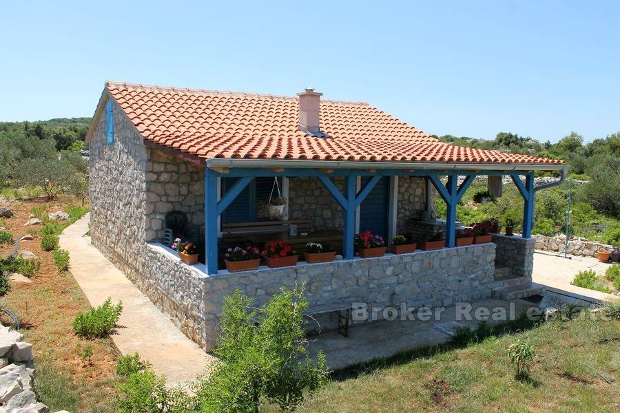 Ostrov Murter, dům na samotě v první řadě u moře