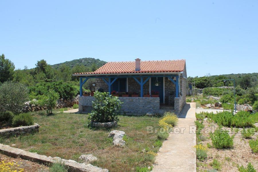 Insel Murter, alleinstehendes Haus in erster Reihe zum Meer