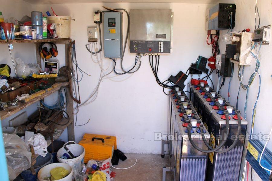 Insel Murter, alleinstehendes Haus in erster Reihe zum Meer