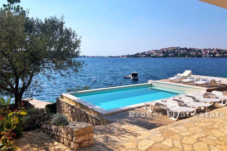 Rogoznica, apartment house first row to the sea