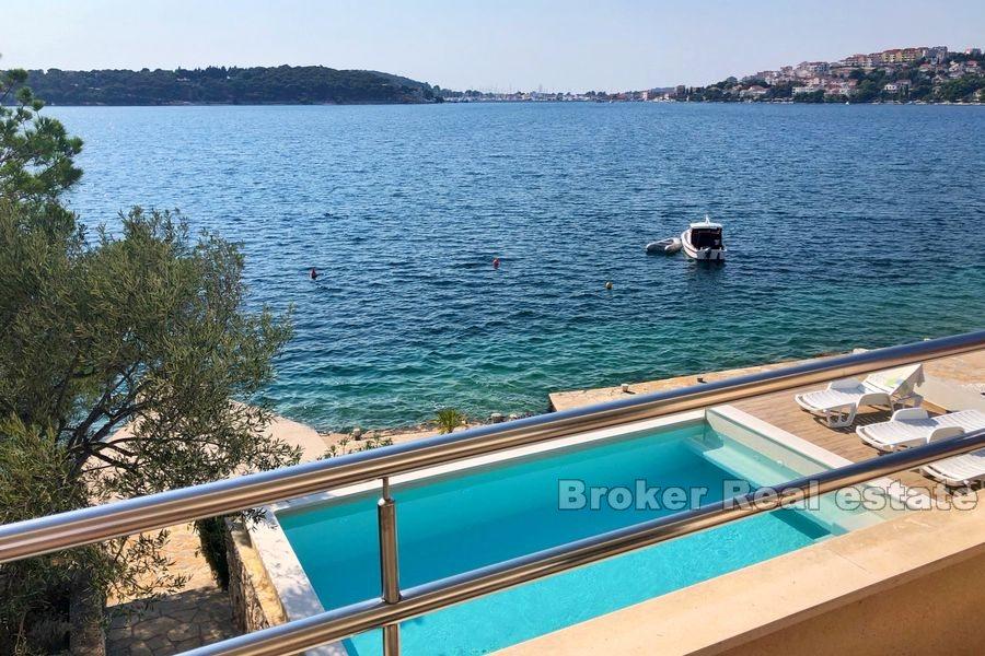 Rogoznica, apartment house first row to the sea